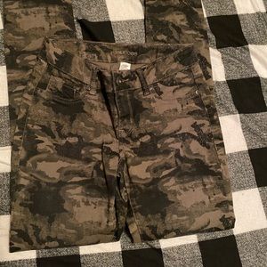 Camo skinny jeans